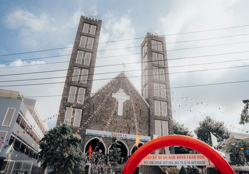 Nhà thờ Dĩ An, Bình Dương – Giáo phận Xuân Lộc